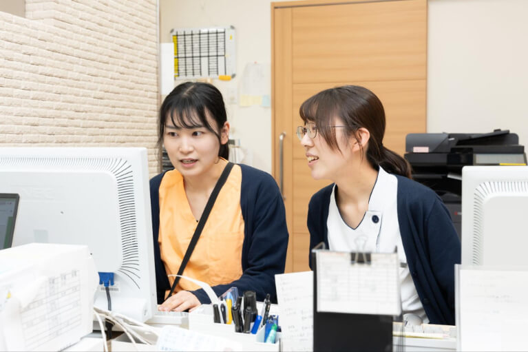 医療事務兼栄養指導の一日（午前中は医療事務、午後は栄養指導のある一日）